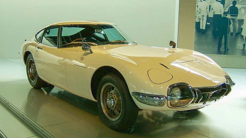 Q25-TOYOTA 2000GT