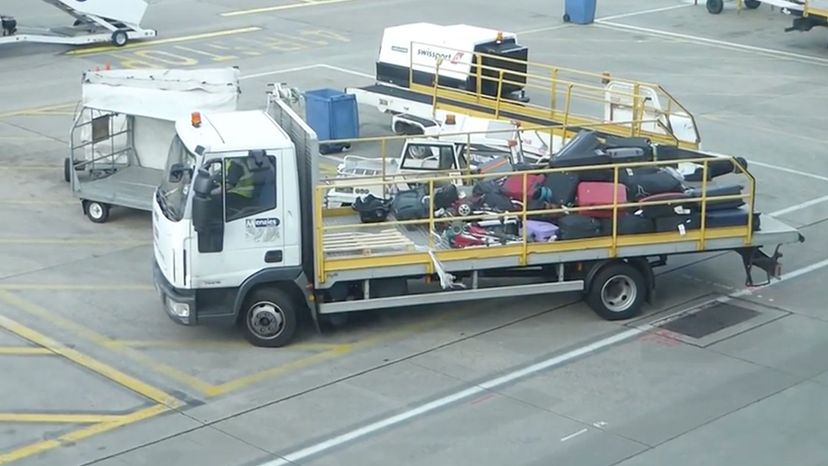Baggage truck 