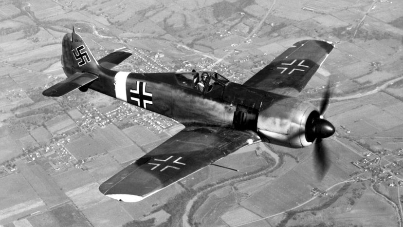 27 Focke-Wulf_Fw_190_050602-F-1234P-005