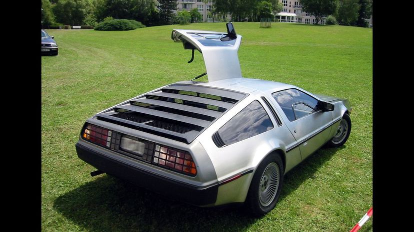 11 Delorean_dmc12_rear