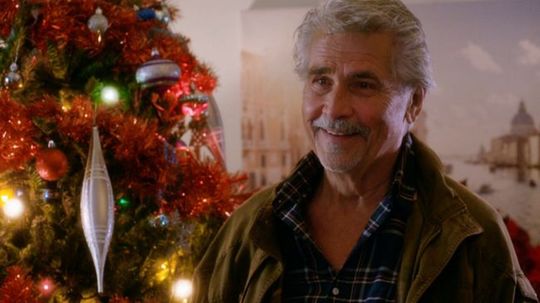 Get in the holiday spirit with this I'll Be Home for Christmas quiz!
