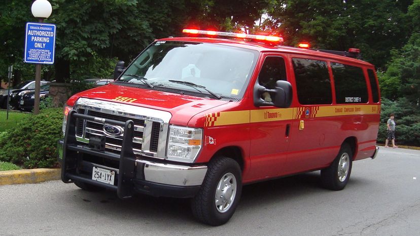 38 Toronto_Fire_Services_District_Chief_vehicle