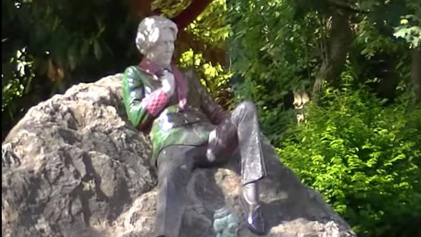 Oscar Wilde statue