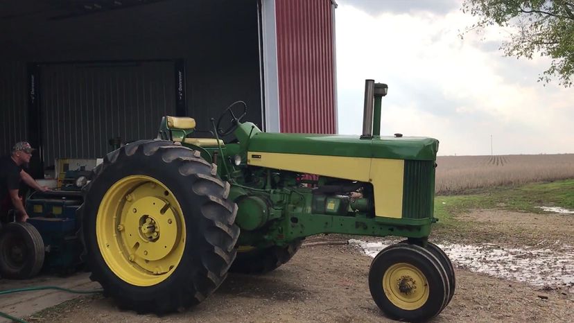 John Deere 730