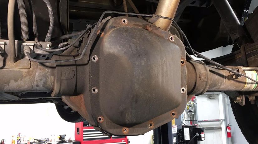 25 - rear differential cover