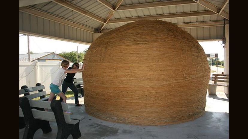 world's largest ball of twine