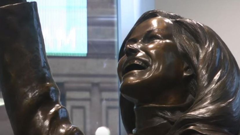 Mary Tyler Moore statue