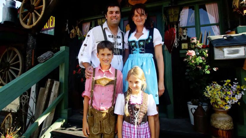 Austria-(Tracht)-family