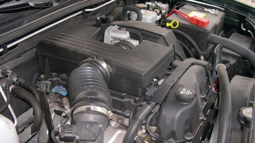 GMC Canyon Vortec 3500 engine