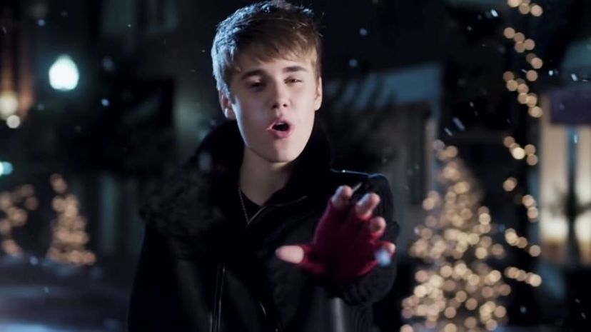 1 - Under the Mistletoe - Justin Bieber