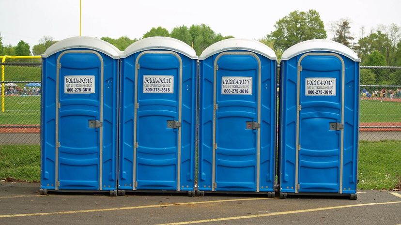 Q 29 Porta Potty“border=