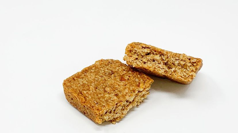 Protein Snacks - Bobos almond butter oat bar cut