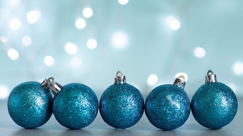 Q16-Christmas Ornaments