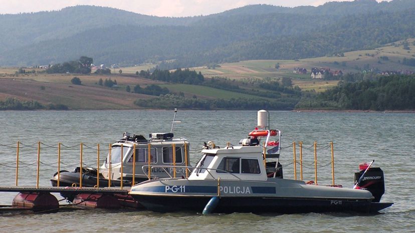 33 Policja motorowki