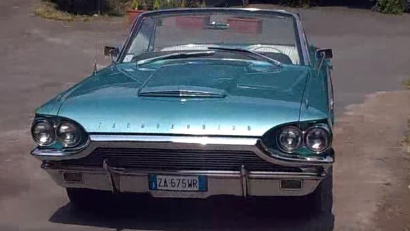 1966 Ford Thunderbird - Thelma and Louise