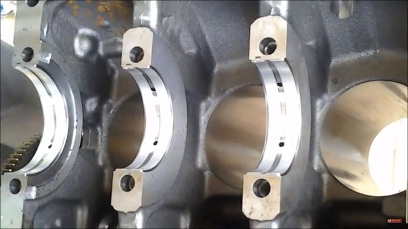 Main crankshaft bearings