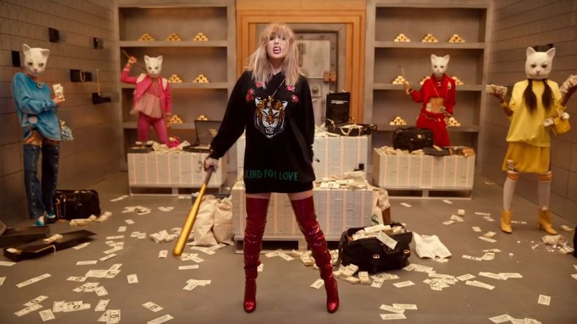 Taylor Swift - Look What You Made Me Do 4