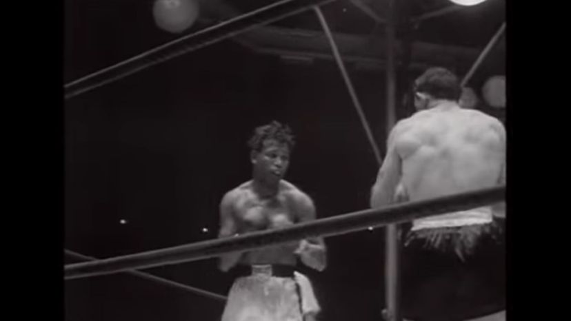 Carmen-Basilio-vs.-Sugar-Ray-Robinson-a€”,-1957年9月23日＂border=