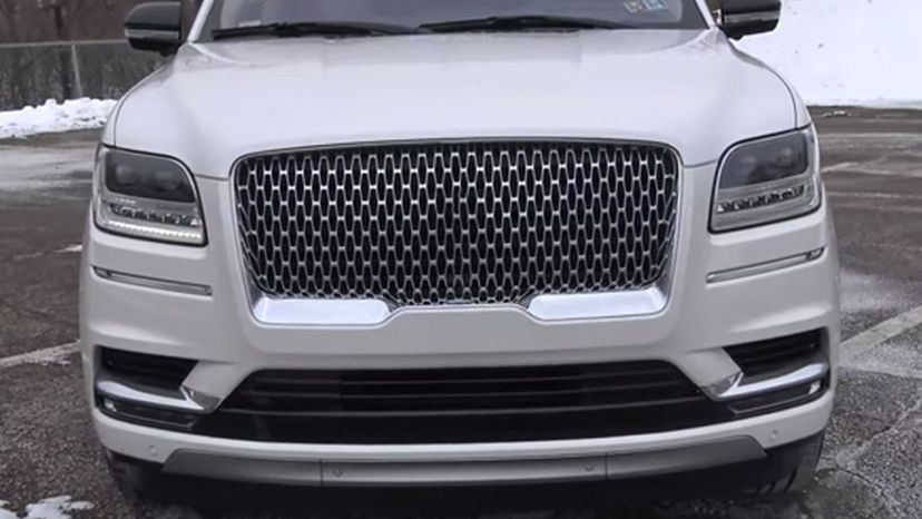 Lincoln Navigator (front grill) 
