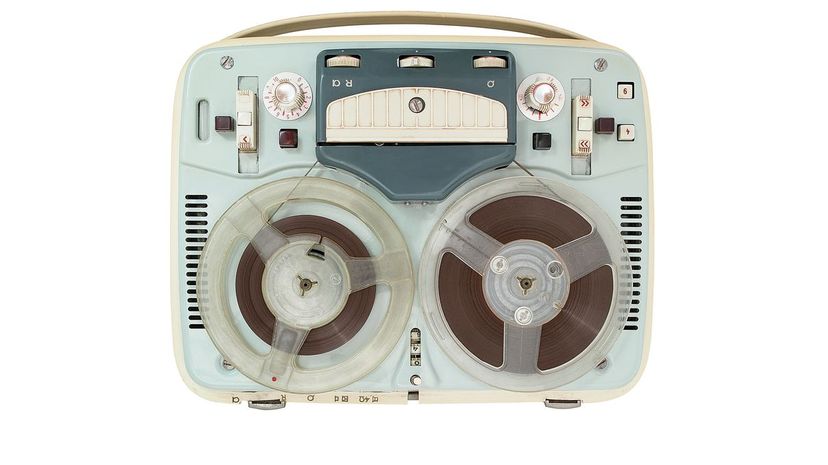 Reel-to-reel tape recorder