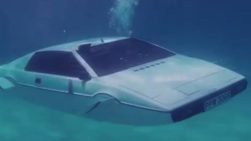33 - Lotus Esprit James Bond