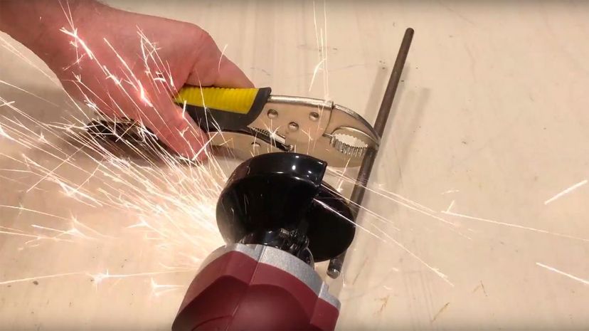 Electric cut-off tool