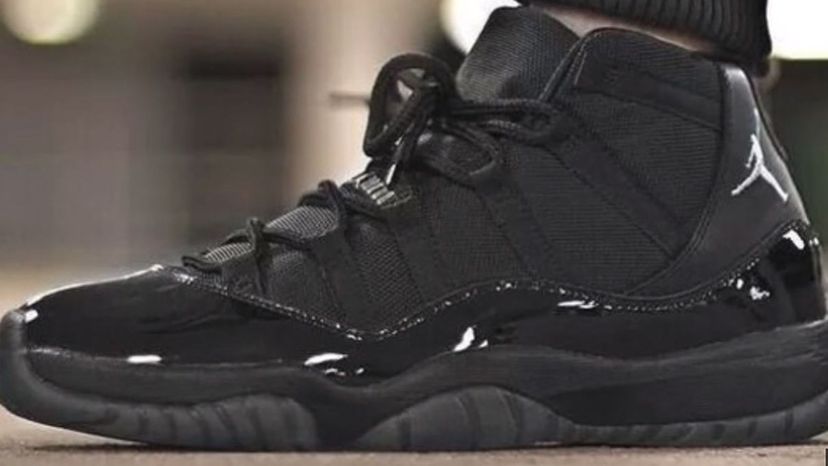 Air Jordan 11 Blackout