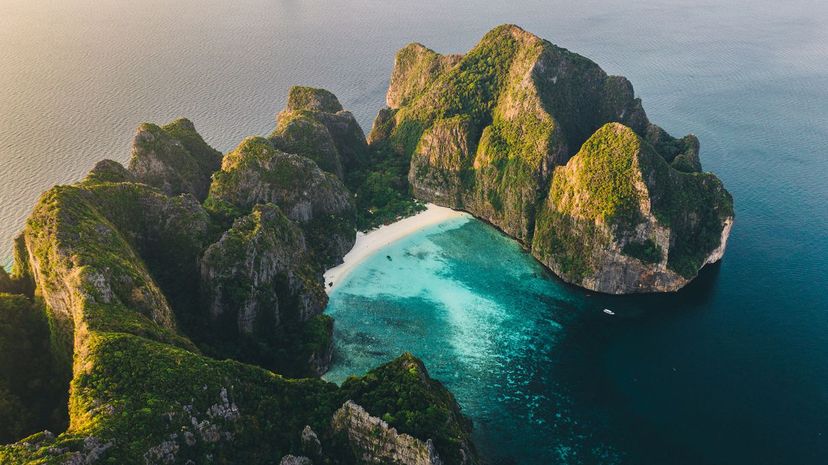 Q12 - phi phi islands