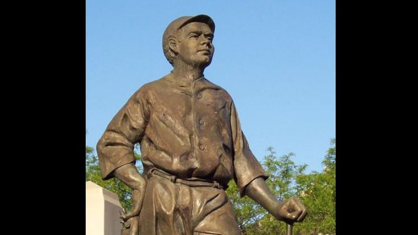 Babe Ruth statue