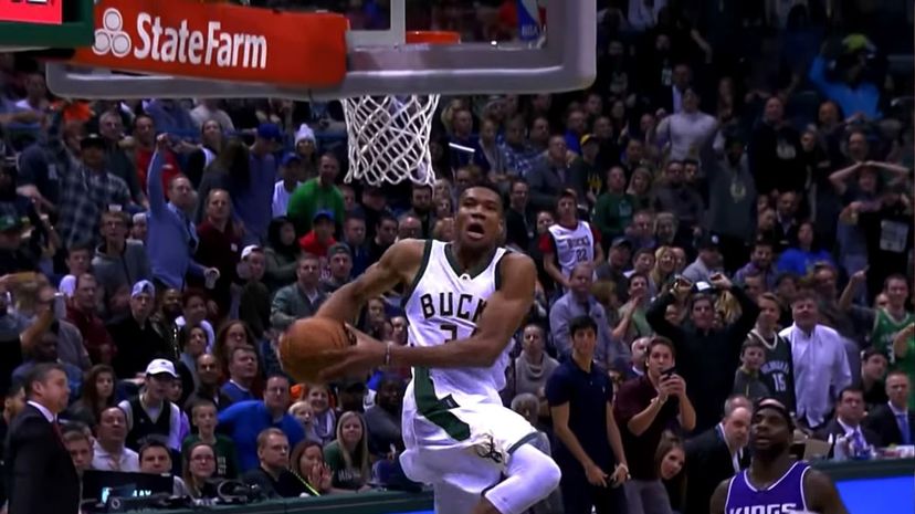 4 gianni Antetokounmpo”border=