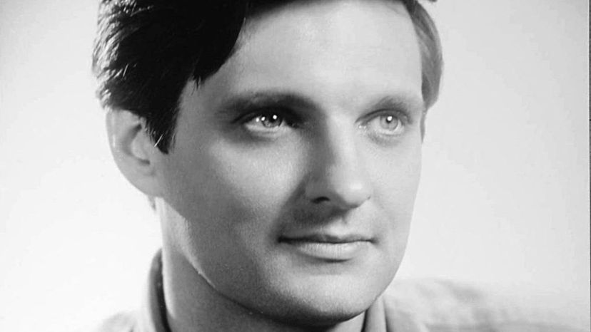 Alan_Alda_circa_1960s