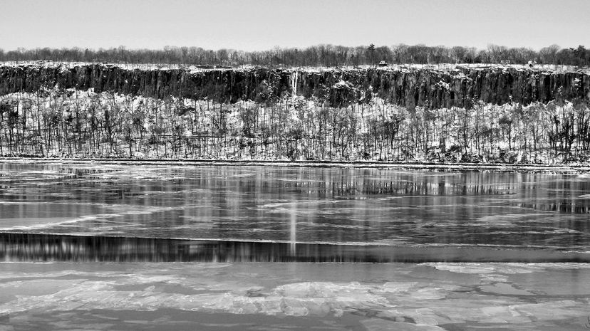 18-Frozen Hudson River