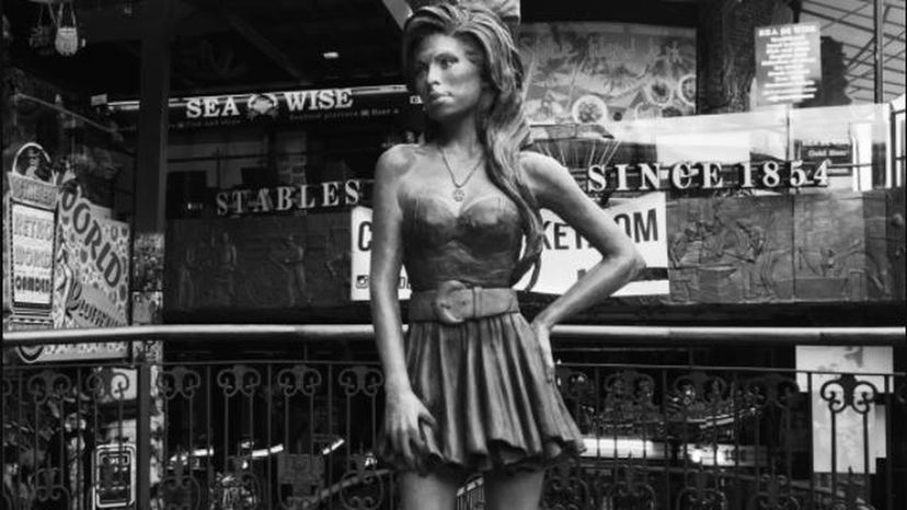 Amy Winehouse Statue