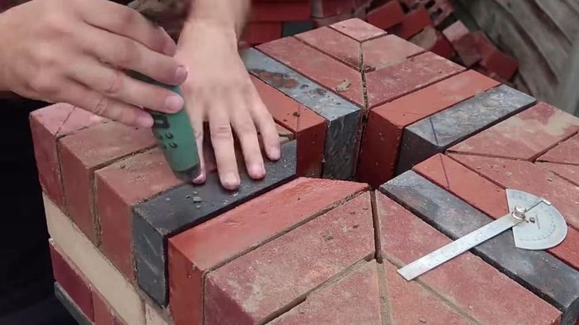 Capping Brick