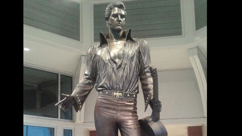 elvis presley statue