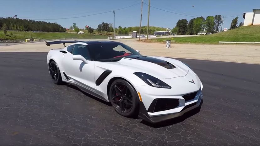 35 Chevrolet C7 Corvette