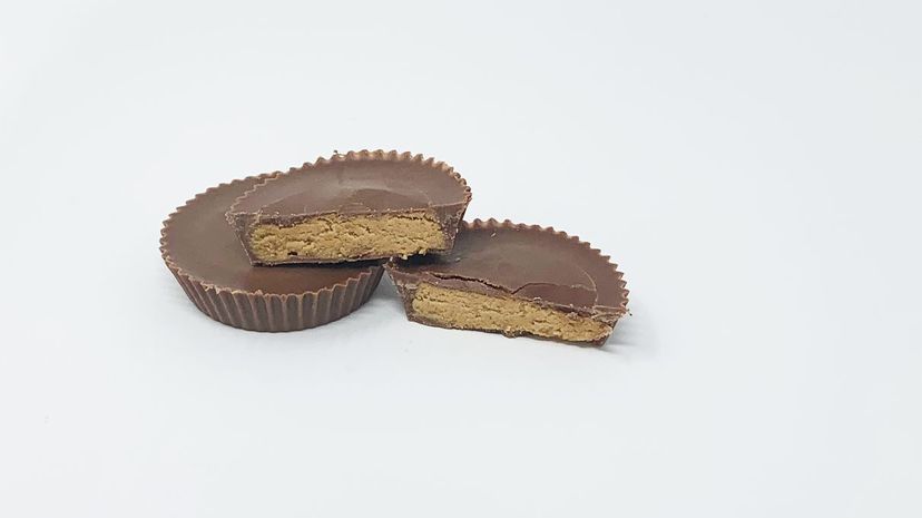 Candy - Reeses Cup cut