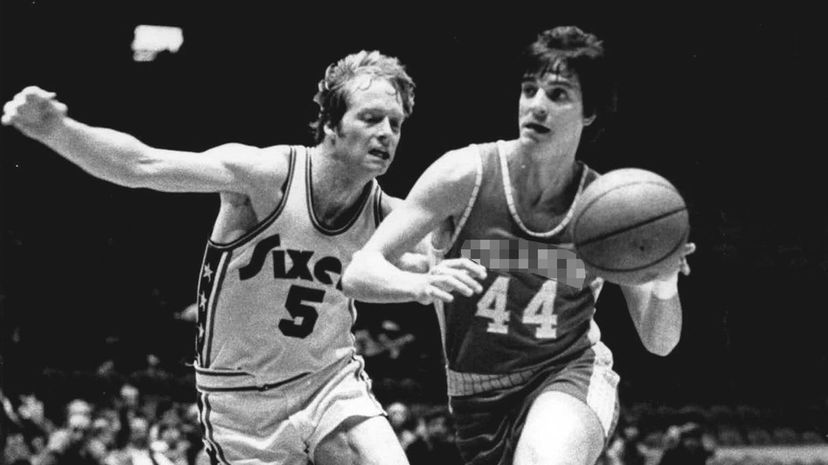 23_Van Arsdale and Pete Maravich