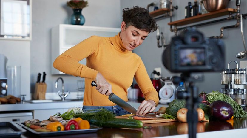 Vlogger preparing healthy meal