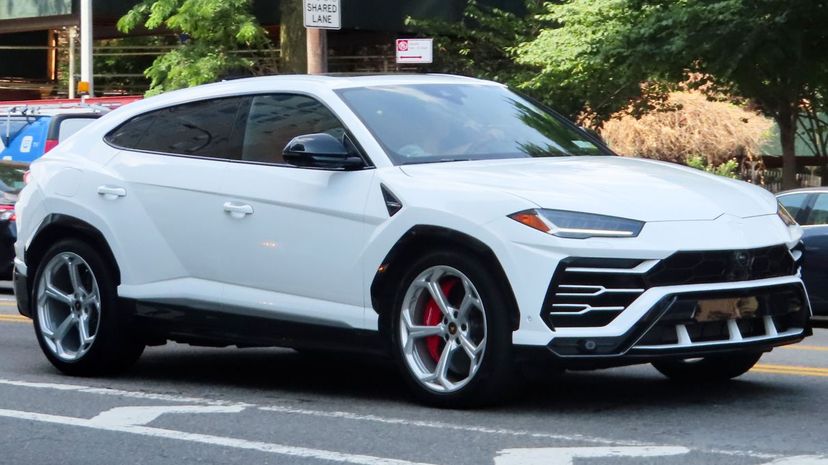 12 - Lamborghini Urus 