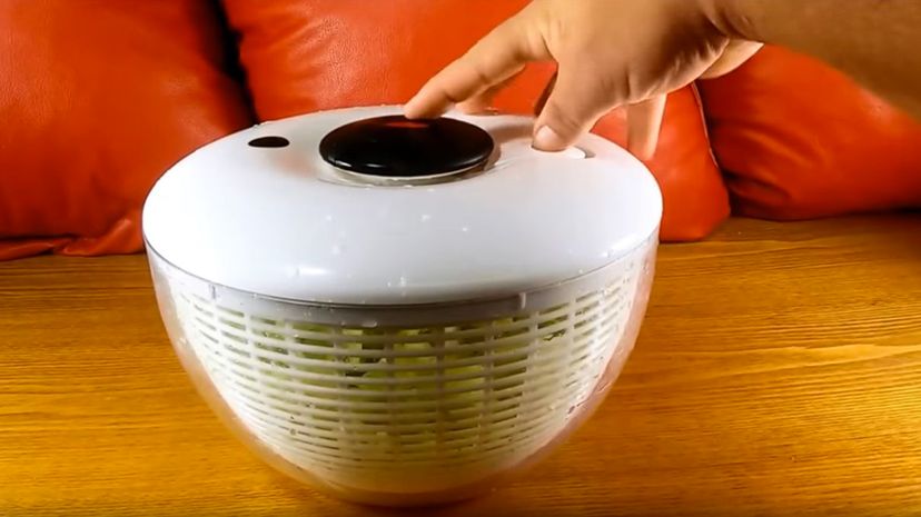 35 Salad spinner