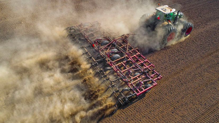 4 chisel plow GettyImages-965529194