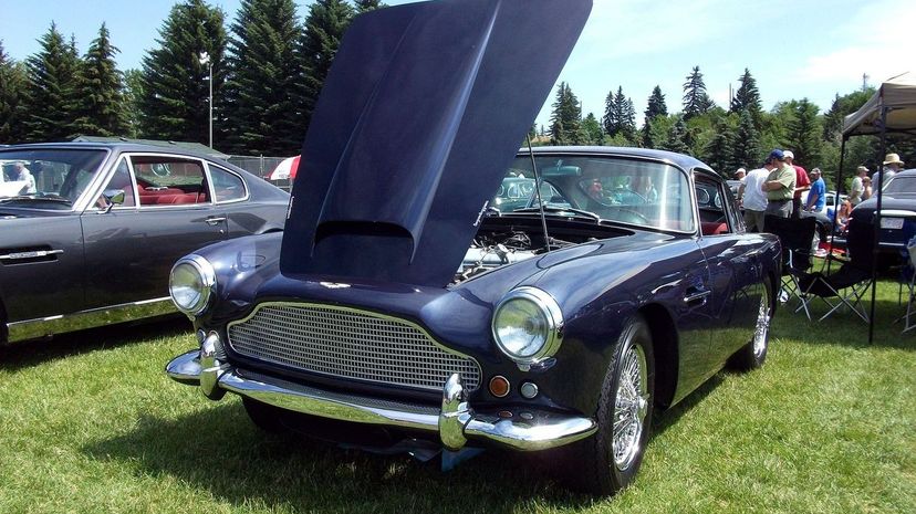 Aston Martin DB4