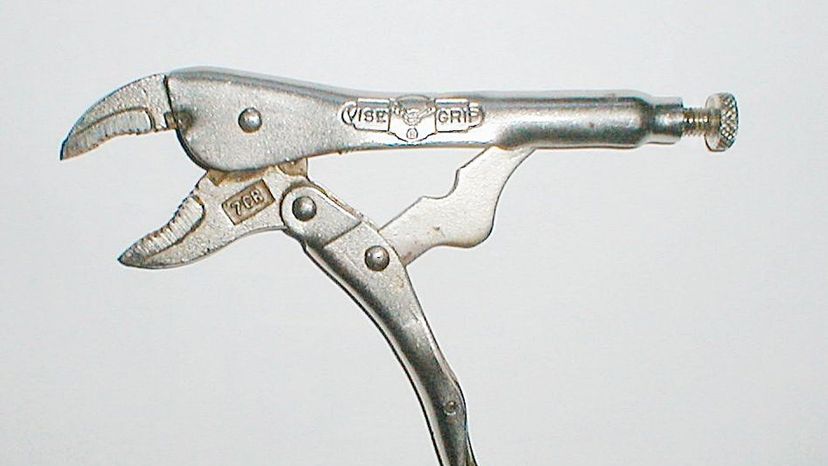 Locking_pliers