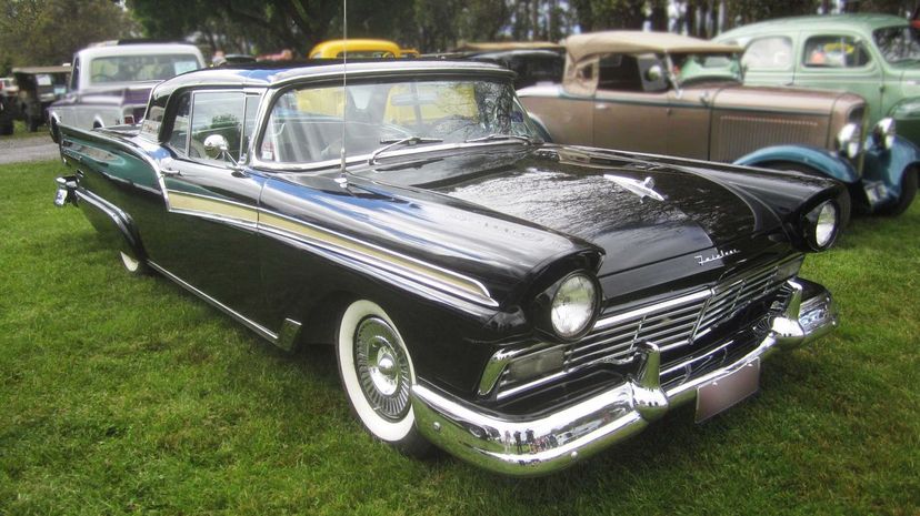 37 - Fairlane 500 Skyliner 1957