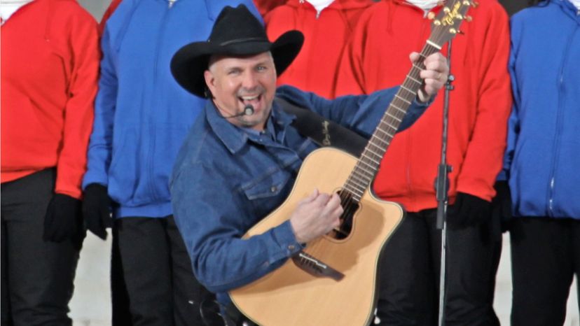 Who Sang It: Alan Jackson or Garth Brooks?