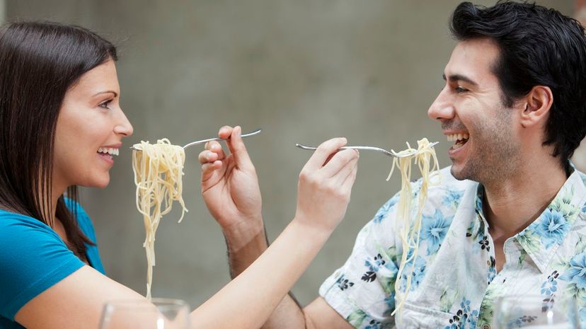 couple eat spaghetti