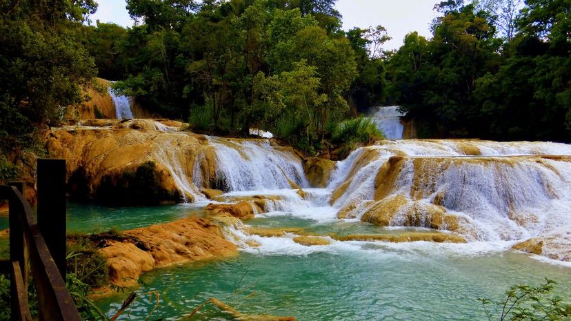 37 Cascadas de Agua Azul