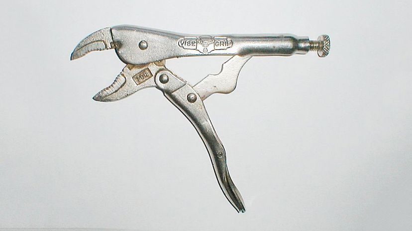 31-Locking_pliers