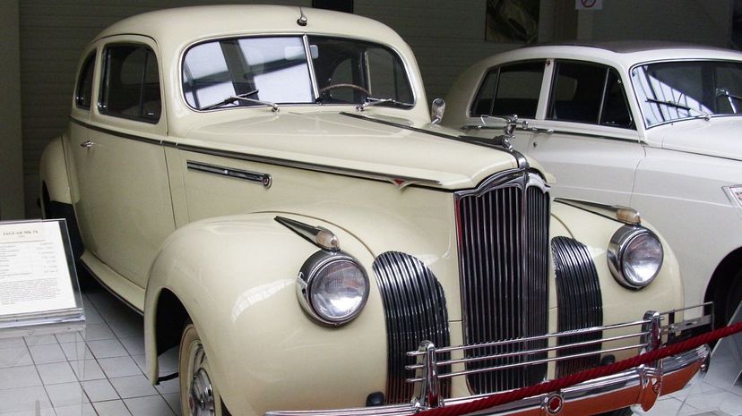 18 - Packard One-ten 1940